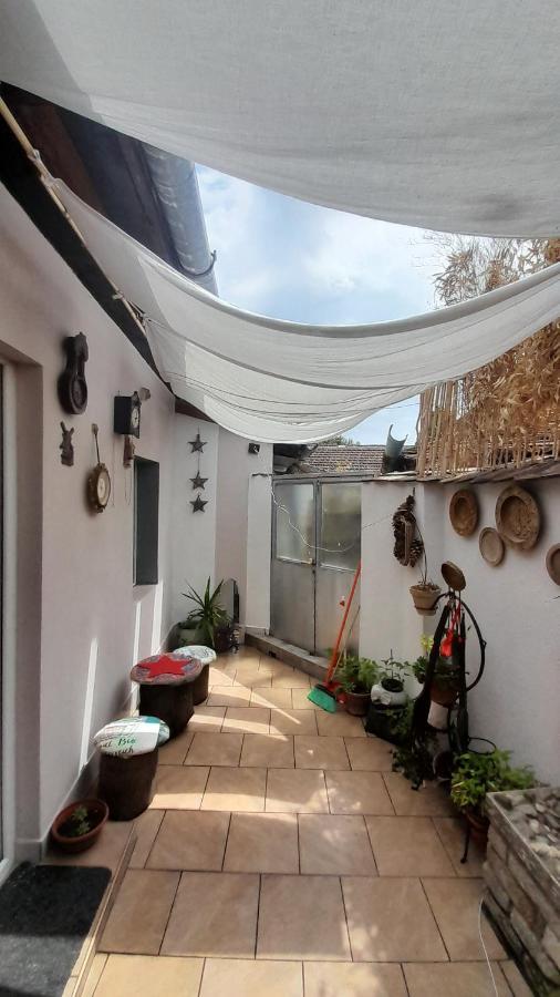 סובוטיקה Kosta Apartments מראה חיצוני תמונה